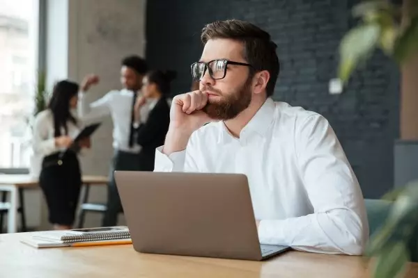 concentrated-young-caucasian-businessman